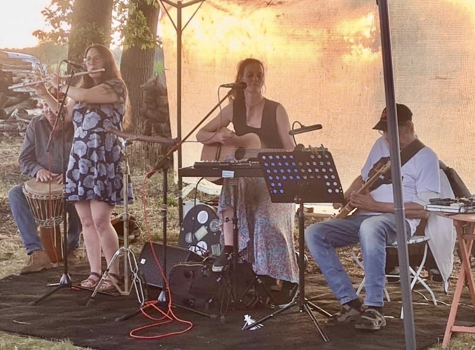Quartett Boomcoustix performt vor Sonnenuntergang